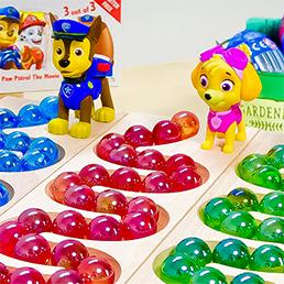 นักกีฬาจับคู่ลูกบอลสี